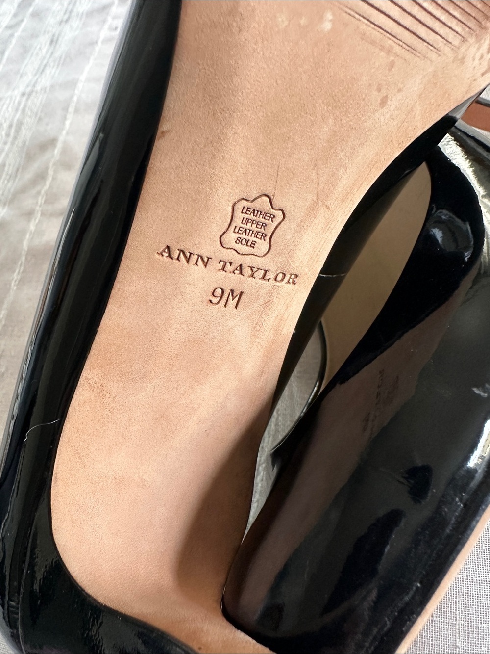 Ann Taylor Black Patent Leather Almond Toe Pumps | Size 9 EUC - Picture 7 of 8